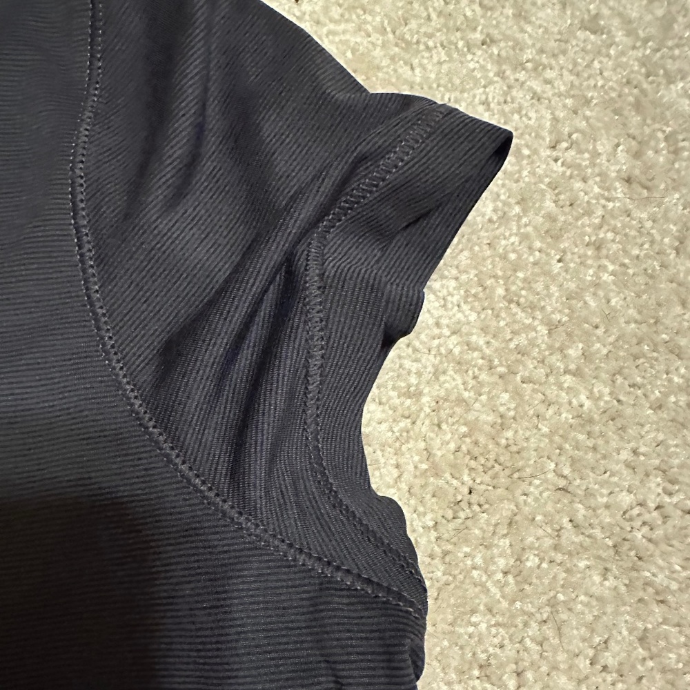 Old Navy Active dark navy tee shirt - Picture 4 of 7